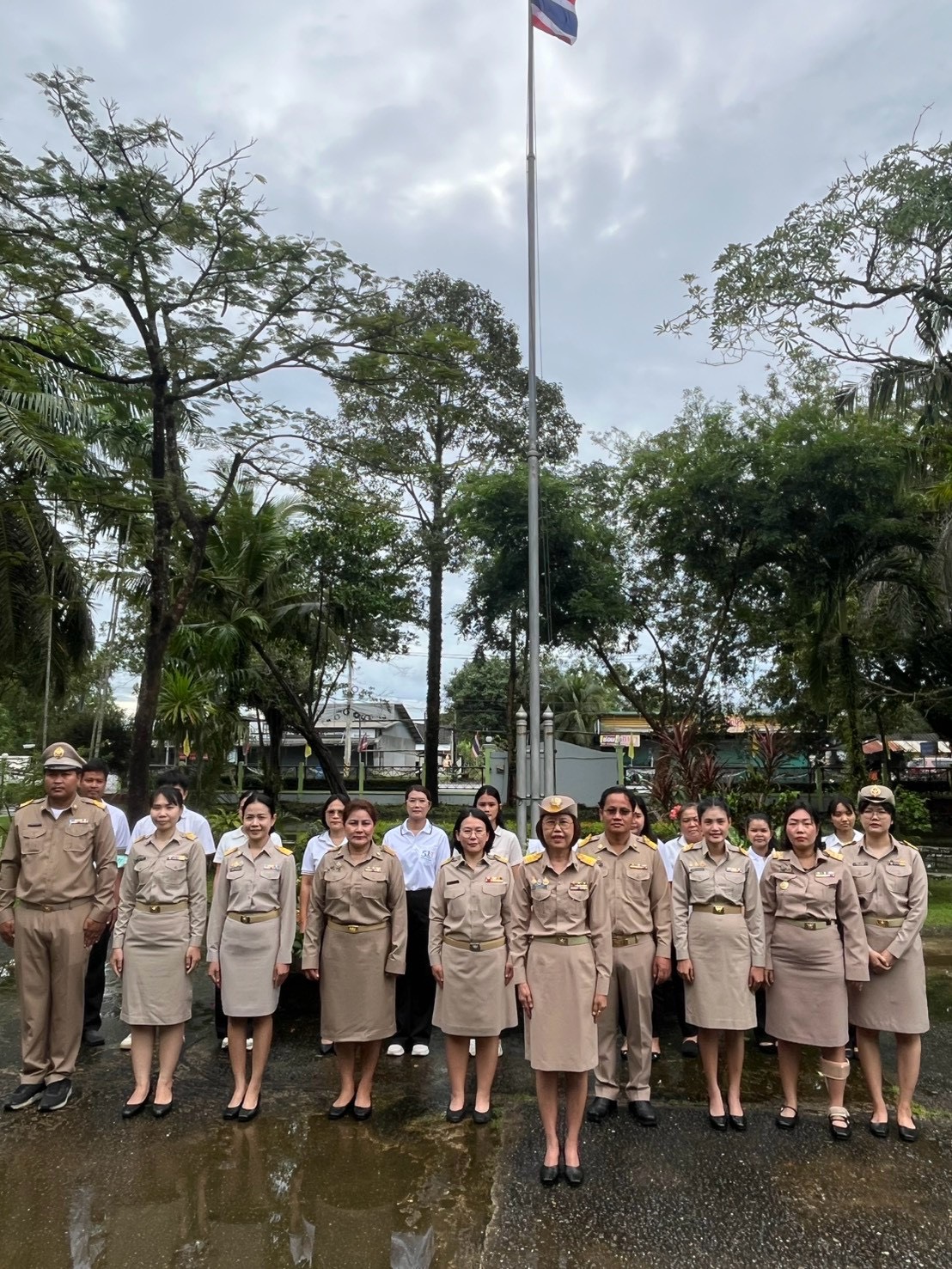 title -  ส.ป.ก.จันทบุรี จัดกิจกรรมเคารพธงชาติและเพลงชาติไทย เนื่องในวันพระราชทานธงชาติ (THAi NATional Flag DAY) 28 กันยายน ประจำปี 2569